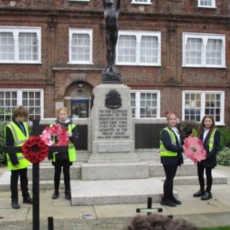 Photo of children laying wreath